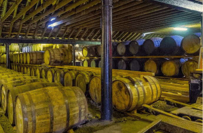 Beczki po sherry w magazynach Glenmorangie